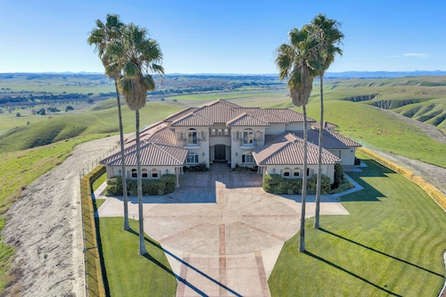 Pool + Spa + Panoramic Views | Paso Wine Country | The Shandon House