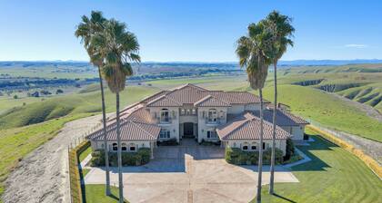 Pool + Spa + Panoramic Views | Paso Wine Country | The Shandon House