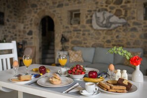 Dining - ELIA village house . (Monastiraki ierapetra)