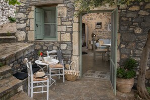 Outdoor dining - ELIA village house . (Monastiraki ierapetra)
