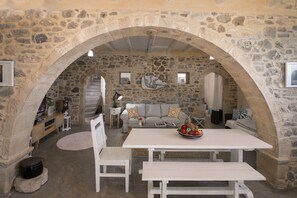 Smart TV, video games, stereo - ELIA village house . (Monastiraki ierapetra)