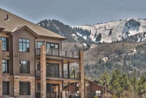 Exterior - WALK to Cabriolet & Shuttle + Lux Resort Amenities, Private Hot Tub! (Park City)
