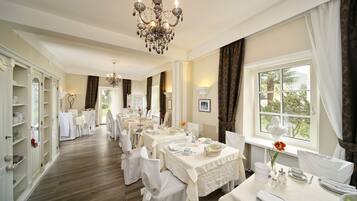 Frokostbuffé hver dag (EUR 16 per person)