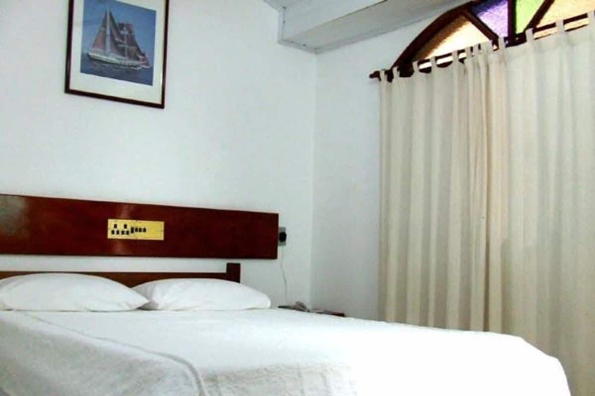 Minibar, iron/ironing board, free WiFi, bed sheets