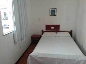 Tweepersoonskamer | Een minibar, een strijkplank/strijkijzer, gratis wifi, beddengoed