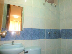 Superior Double Room, 1 Double Bed, Ensuite | Bathroom