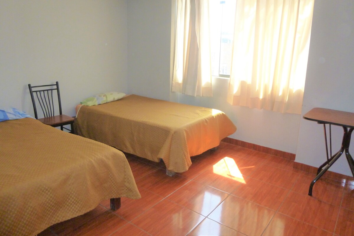 Twin Room, Ensuite | Desk, free WiFi, bed sheets