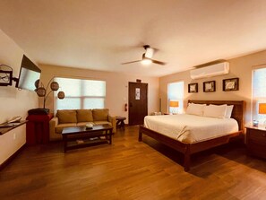 Standard Studio | In-room safe, individually decorated, individually furnished, desk - Captain Jaks (Placencia)