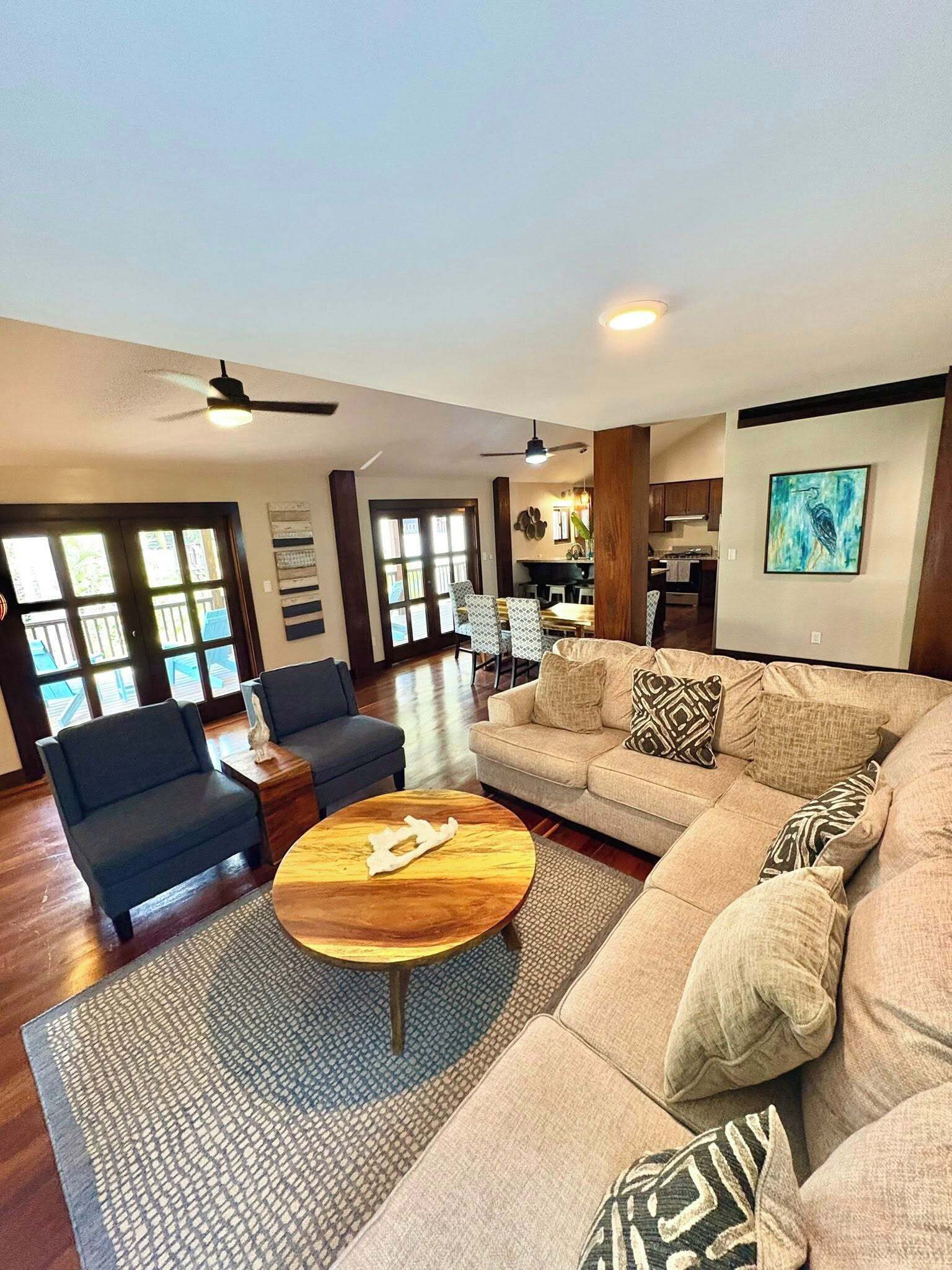 Familjevilla | Vardagsrum | 40-tums platt-tv med digitalkanaler och smart-tv