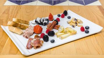 Desayuno a la carta todos los días (con cargo)