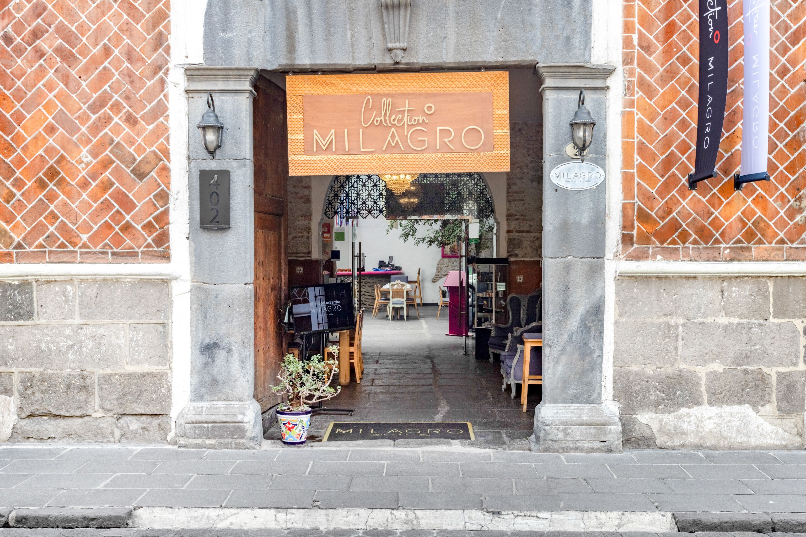 Vista frontal de la propiedad