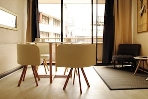 Apartment, 2 Bedrooms, Private Bathroom (Paris 707) | Living room - Apartamento Living Paris (Santiago)