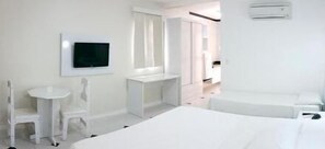 Minibar, Schreibtisch, Verdunkelungsvorhänge, kostenloses WLAN