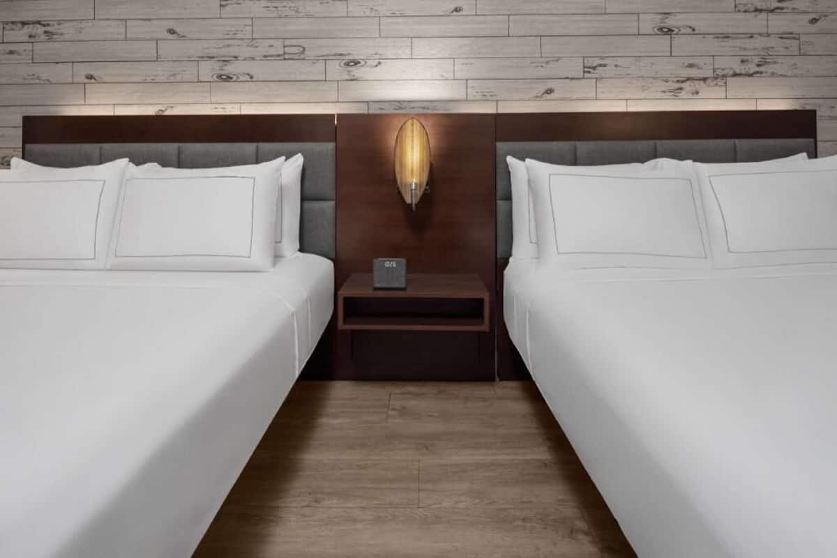Premium bedding, desk, iron/ironing board, free WiFi