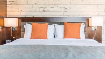 Premium bedding, desk, iron/ironing board, free WiFi