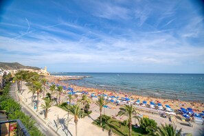 Beach - Blue sea front by Hello Homes Sitges (Sitges)