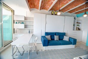 TV - Blue sea front by Hello Homes Sitges (Sitges)