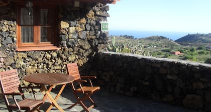 Perinteinen maaseutu, rauha, maisema, uusiutuva energia ja WIFI