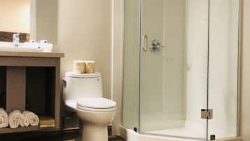 Standard Room, 1 Queen Bed, Private Bathroom | Desk, blackout curtains, free WiFi, bed sheets