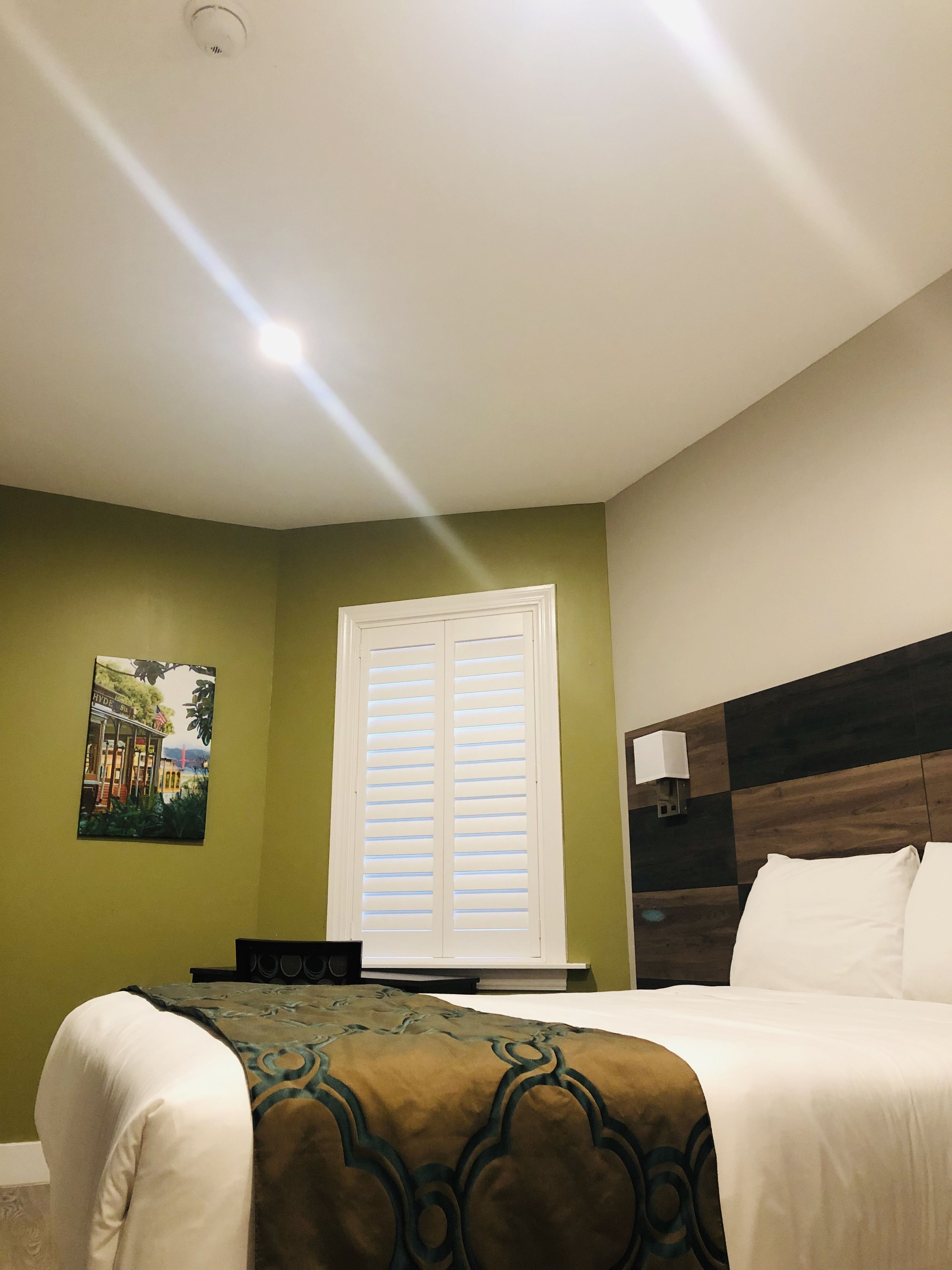 Bureau, rideaux occultants, Wi-Fi gratuit, draps fournis