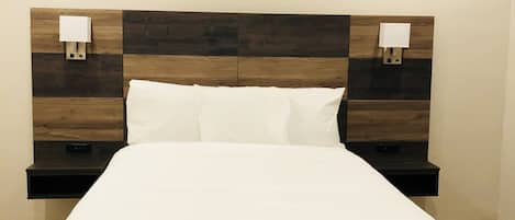Standardzimmer, 1 Queen-Bett, eigenes Bad | Schreibtisch, Verdunkelungsvorhänge, kostenloses WLAN, Bettwäsche
