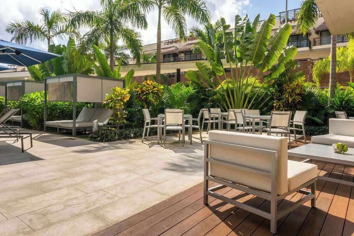 屋外ダイニングエリア