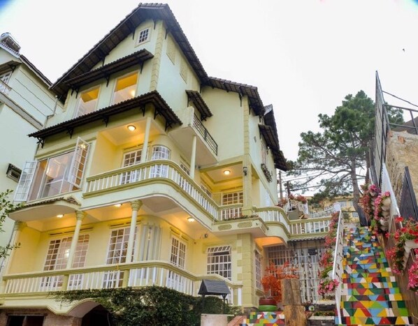 Front of property - Bonjour Homestay - Hostel (Da Lat)