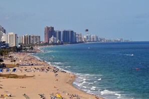 Beach nearby, sun-loungers, beach towels