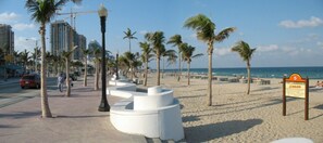 Plage à proximité, chaises longues, serviettes de plage