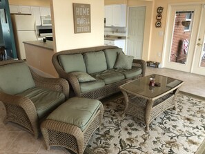 Télévision, jeux vidéo, baby-foot, imprimantes