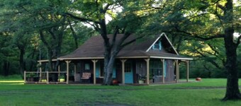 Family/Pet Friendly Country Cabin Firepit Minutes To DFW & Texas Motor Speedway