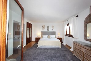 5 bedrooms, iron/ironing board, WiFi