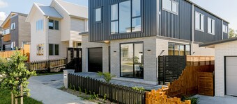 Hero Holiday House L12