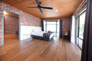 5 bedrooms, iron/ironing board, free WiFi, bed sheets