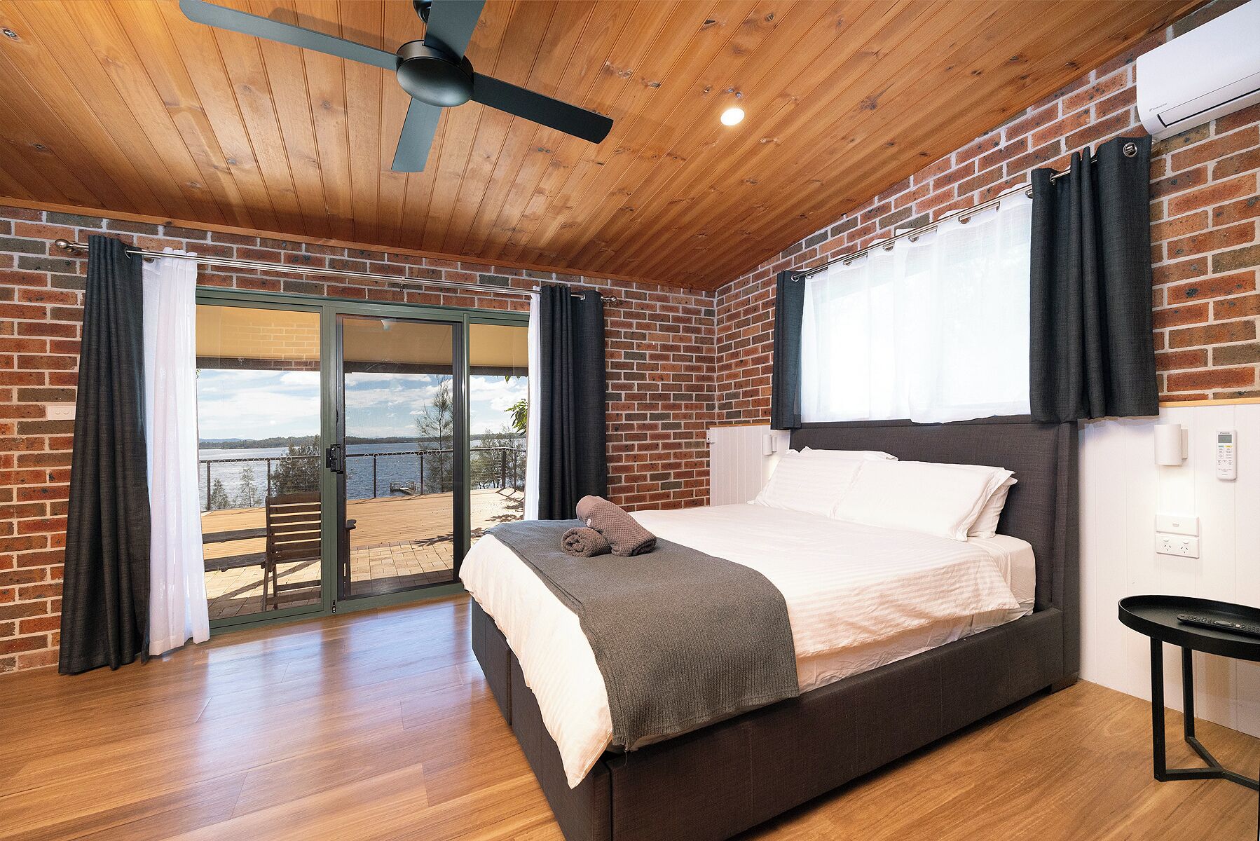 5 dormitorios, tabla de planchar con plancha, wifi gratis y ropa de cama