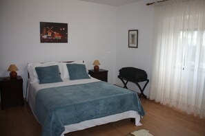 2 bedrooms, soundproofing, iron/ironing board, free WiFi