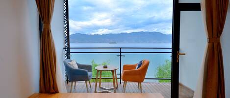 Deluxe Loft, Lake View | Premium bedding, desk, blackout curtains, free WiFi