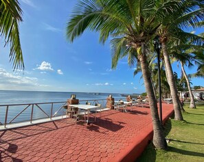 Breakfast, lunch, dinner served; local and international cuisine  - Lago de Oro Hotel & Wakepark (Calatagan)