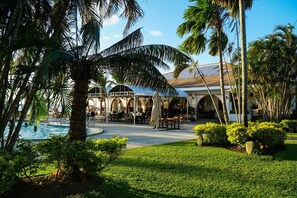 Property grounds - Lago de Oro Hotel & Wakepark (Calatagan)