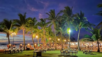 Breakfast, lunch, dinner served; local and international cuisine