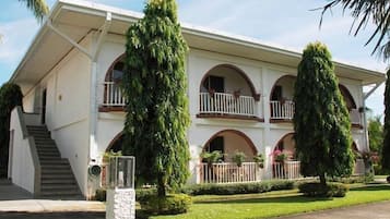 Minibar, free WiFi, bed sheets