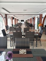 Breakfast, lunch, dinner served; local and international cuisine 