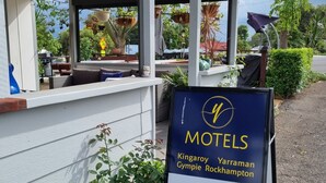 A reception sign for motels in Kingaroy, Gympie, and Rockhampton. - Y Motels Yarraman (Yarraman)