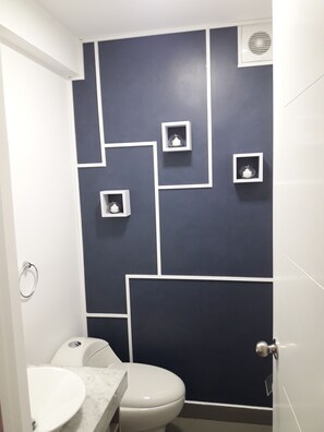 Shower, hair dryer, towels, soap - APARTMENT IN THE HEART MIRAFLORES (Miraflores)