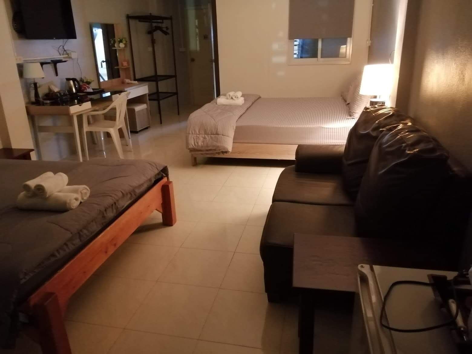 Deluxe Studio Suite, Multiple Beds | In-room safe, cots/infant beds, free WiFi