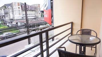 Deluxe Studio Suite, 1 Bedroom, Non Smoking, Terrace | Balcony