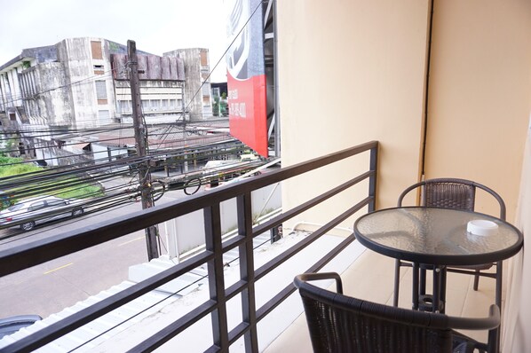 Deluxe Studio Suite, 1 Bedroom, Non Smoking, Terrace | Balcony