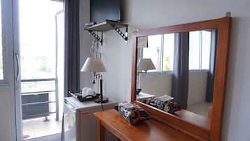 Family Studio Suite, 2 Bedrooms, Lanai | Room amenity