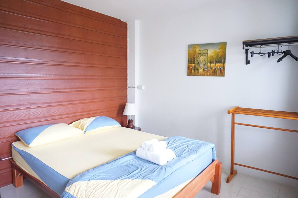 Familien-Studiosuite, 2 Schlafzimmer, Veranda | Zimmersafe, Babybetten, kostenloses WLAN