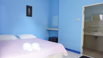 Standard Double room with Fan | Free WiFi, bed sheets